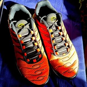 Air Nikes Men’s size 8 in excellent condition $50.00